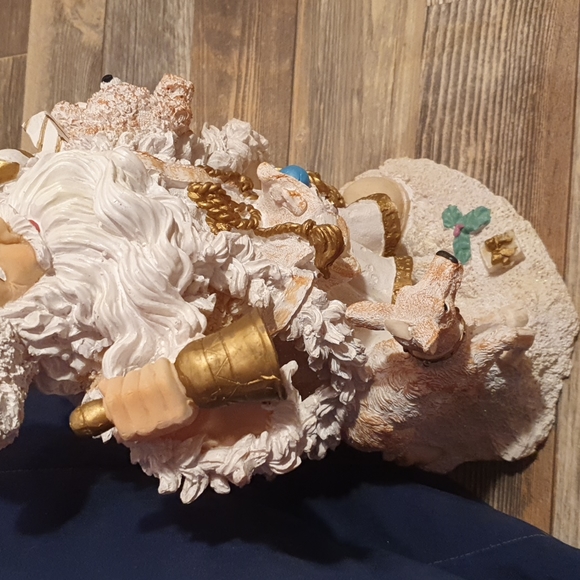 Vintage Style Santa Claus Statue Decor - Picture 4 of 14